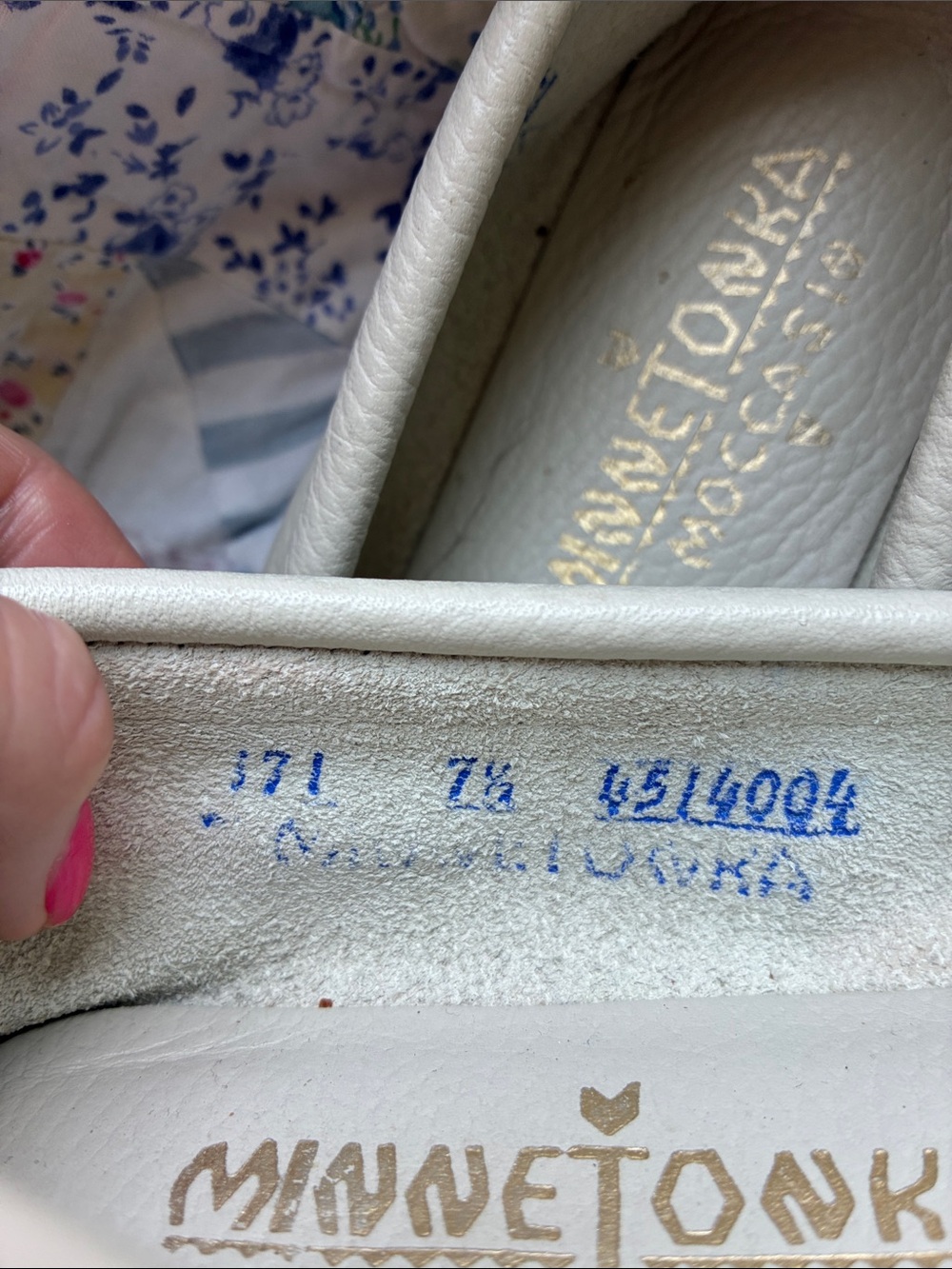 Vintage Minnetonka Women's White Beaded Kiltie Moccasin 7.5 - Picture 2 of 7